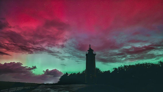 Polarlichter beim Böhler Leuchtturm. © Michaela Peter Foto: Michaela Peter