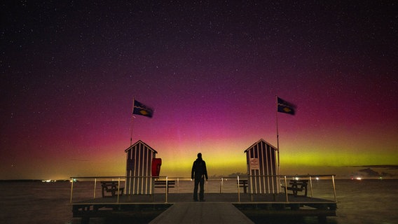 Polarlicht am Strand von Stein (Schleswig-Holstein) in der Nacht vom 12. September auf den 13. September 2024 © imago images Foto: Frank Peter