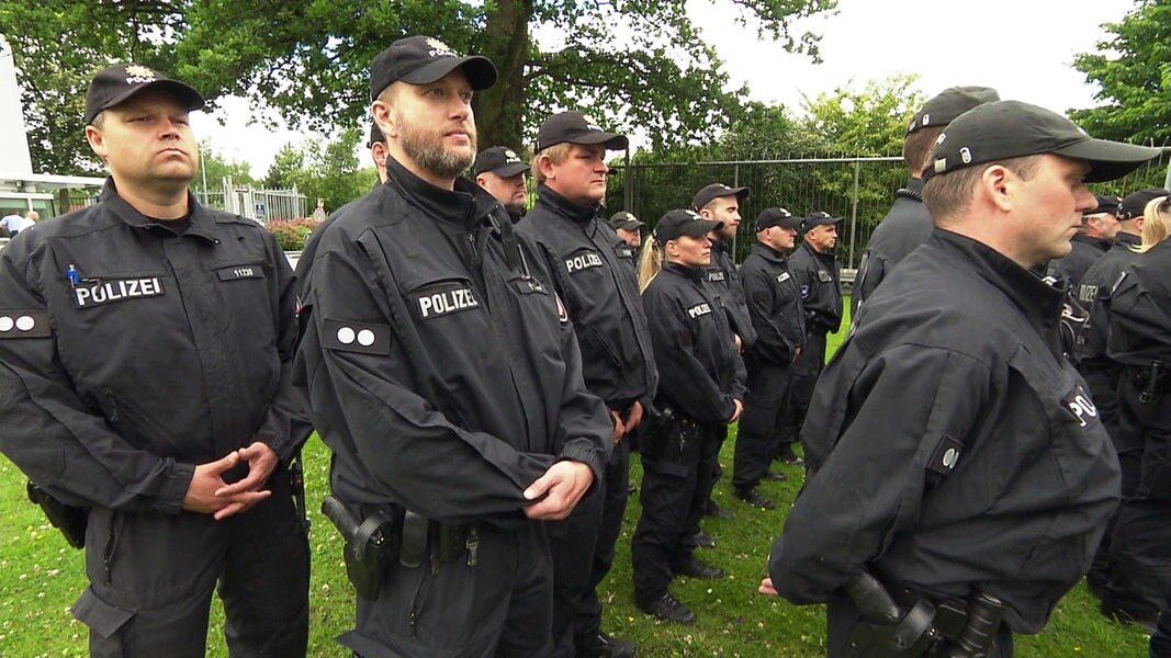 Sonderurlaub Für Polizisten Nach G20-Einsatz | NDR.de - Nachrichten ...