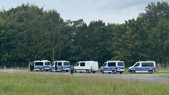 Großer Sucheinsatz der Polizei auf dem ehem. MfG5-Gelände in Kiel. © Christian Nagel 