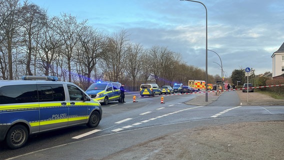 Großer Polizeieinsatz in der Werftstraße in Kiel. © NDR Foto: Daniel Kummetz