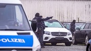 Eine polizeiliche Durchsuchung bei einem Autohändler in Flensburg. © Sebastian Iwersen / nordpresse mediendienst Foto: Sebastian Iwersen