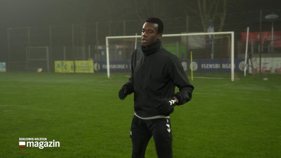 Randy Gyamenah, Stürmer vom SC Weiche Flensburg. © NDR 