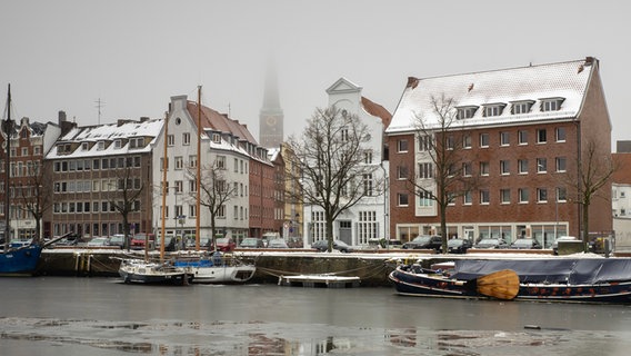 Schnee bedeckt die Häuser in der Lübecker Innenstadt. © Karin Mädlow Foto: Karin Mädlow