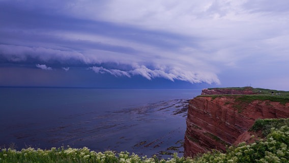 Aufziehende Gewitterwolken über Helgoland. © Mario Essner Foto: Mario Essner