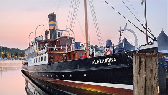 Der Salondampfer "Alexandra" im Flensburger Hafen. © Harald Lätsch Foto: Harald Lätsch