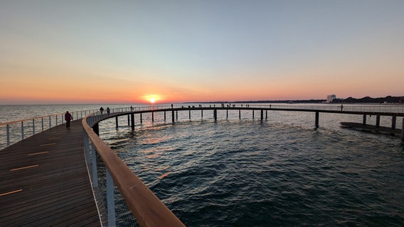 Die neue Seebrücke am Timmendorfer Strand am Morgen nach der Einweihung. © Ernst Bahns Foto: Ernst Bahns