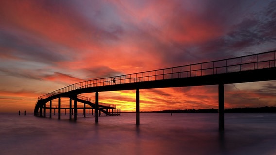 Sonnenaufgang bei der Timmendorfer Seebrücke © Marion Prieß Foto: Marion Prieß