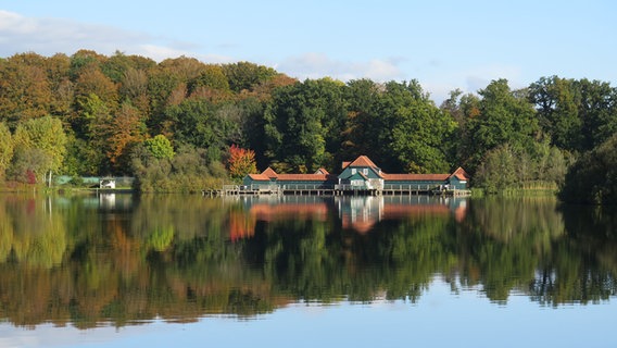 Die Historische Badeanstalt am Eutiner See. © Thomas Gründemann Foto: Thomas Gründemann