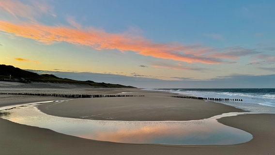 Der Westerländer Strand auf Sylt zum Sonnenaufgang. © Cornelia Göricke-Penquitt Foto: Cornelia Göricke-Penquitt