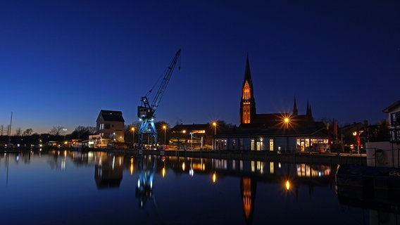 Der Schleswiger Stadthafen im Abendlicht. © Heike Greggersen Foto: Heike Greggersen