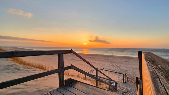 Der Westerländer Strand auf Sytl bei Sonnenuntergang. © Uwe Schmale Foto: Uwe Schmale