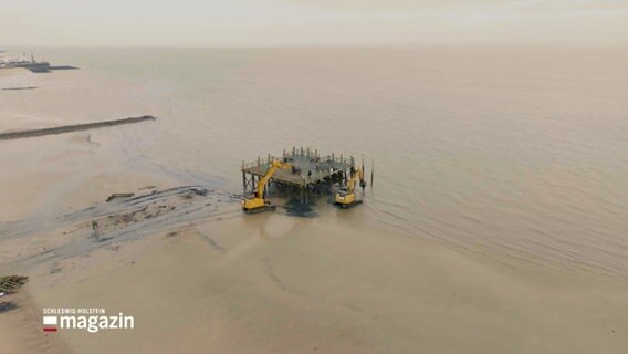 Eine halb abgerissen Seebrücke in Wyk auf Föhr. © NDR 