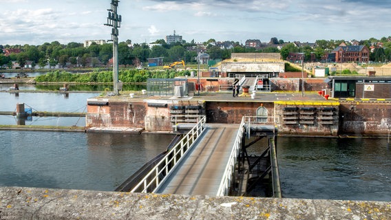 Ein Schleusentor in der NOK-Schleuse in Kiel Holtenau © picture alliance / SULUPRESS.DE Foto: Torsten Sukrow / SULUPRESS.DE