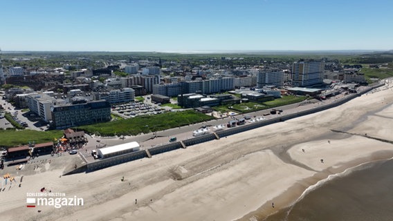 Eine Luftbildaufnahme von mehreren Wohneinheiten auf Sylt © NDR Foto: NDR Screenshot