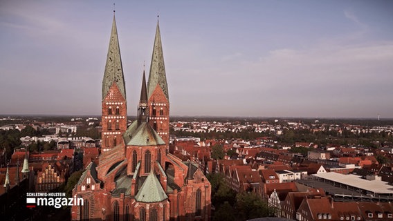 Eine Luftbildaufnahme der Marienkirche in Lübeck © NDR Foto: NDR Screenshot