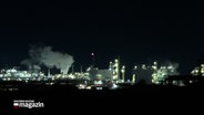 Eine Aufnahme des Industrieparks in Brunsbüttel bei Nacht © NDR Foto: NDR Screenshot