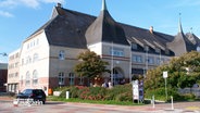 Das Sylter Rathaus in Westerland © NDR Foto: NDR Screenshot