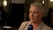 Dorota Dzingel, Betriebsratsvorsitzende des Klinikums Bad Bramstedt, gibt ein Interview © NDR Foto: NDR Screenshot