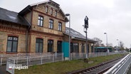 Eine Aufnahme des Bahnhofes Sörup © NDR Foto: NDR Screenshot