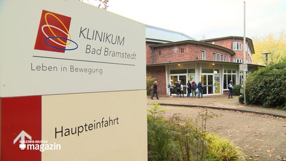 Das Eingangsschild des Klinikums Bad Bramstedt © NDR Foto: NDR Screenshot