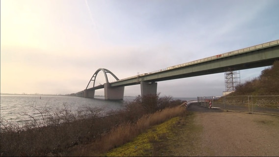 Die Fehmarnsundbrücke © NDR Foto: NDR Screenshot