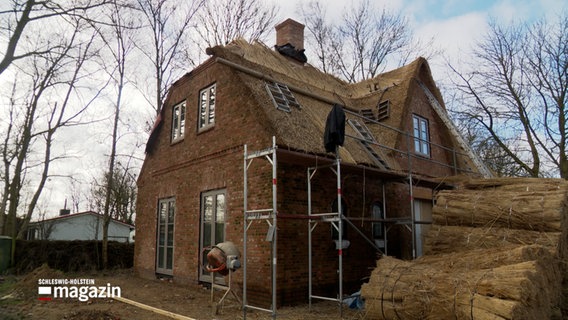 Ein Haus aus wiederverwendeten, alten Ziegeln © NDR Foto: NDR Screenshot