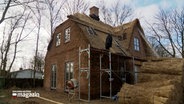 Ein Haus aus wiederverwendeten, alten Ziegeln © NDR Foto: NDR Screenshot