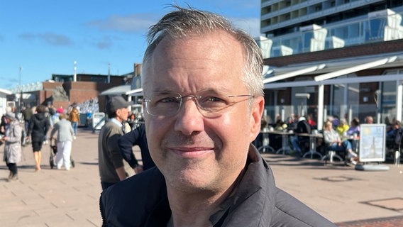 Nikolas Häckel, Bürgermeister der Gemeinde Sylt. © NDR Foto: Andreas Rackow