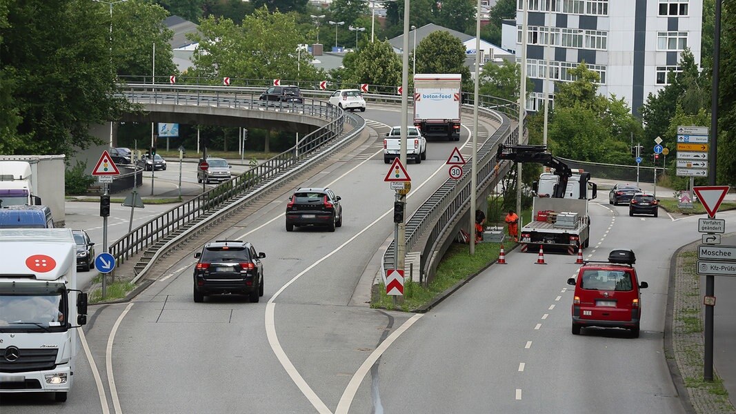 Kiel: Nebenfahrbahn Des Theodor-Heuss-Rings Gesperrt | NDR.de ...