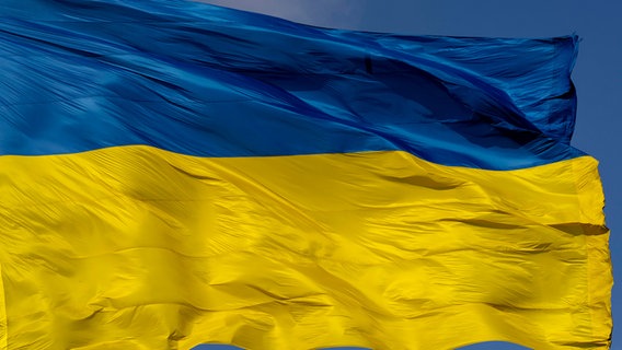 Die Flagge der Ukraine © picture alliance / ZUMAPRESS.com Foto: Andreas Stroh