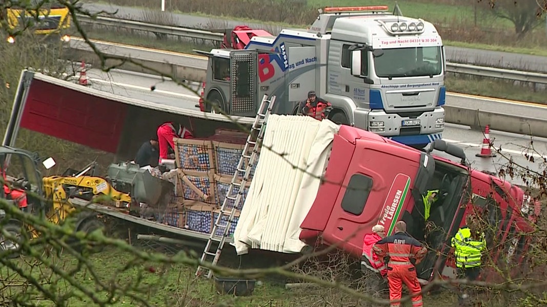 Kilometerlanger Stau Nach Lkw-Unfall Auf A7 | NDR.de - Nachrichten ...