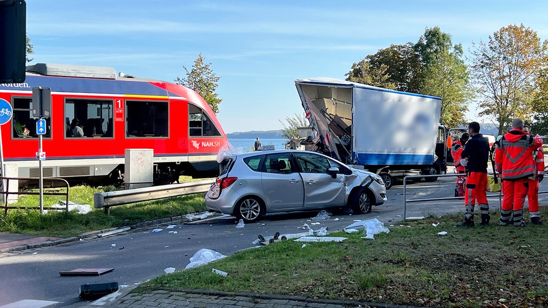 B76 In Eckernförde Nach Bahnunfall Wieder Frei | NDR.de - Nachrichten ...