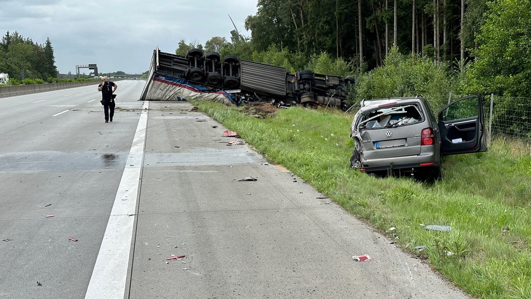 Lkw-Unfall: A7 Bei Großenaspe In Richtung Hamburg Wieder Frei | NDR.de ...