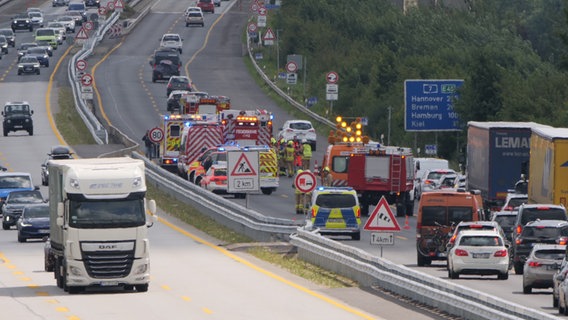 Ein Unfall auf der A7 Rader Hochbrücke. © Daniel Friedrichs Foto: Daniel Friedrichs