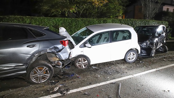 Drei Fahrzeuge sind bei einem Unfall zusammengeschoben worden. © Florian Sprenger Foto: Florian Sprenger