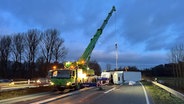 Vollsperrung auf der A21 Bad Oldesloe Nord wegen eines Lkw-Unfalls. © Danfoto Foto: Daniel Friederichs