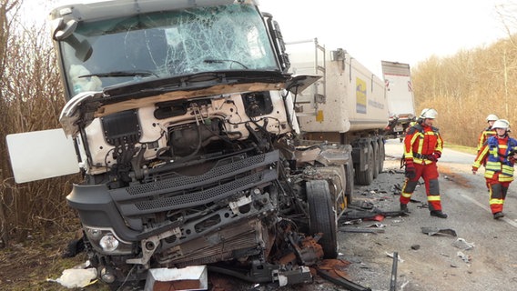 Ein verunfallter LKW auf einer Landstraße © Daniel Friederichs Foto: Daniel Friederichs