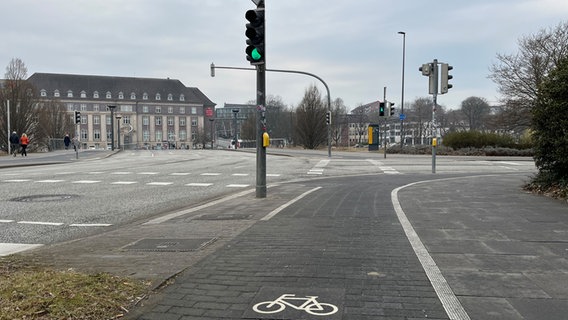 Fahrradweg in der Kieler Innenstadt beim Kleinen Kiel. © NDR Foto: Moritz Mayer