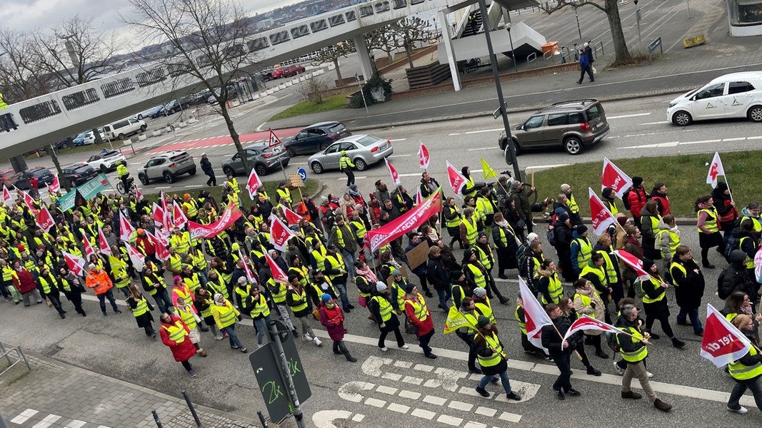 Demo im öffentlichen Dienst: 4.000 Menschen in Kiel auf der Straße