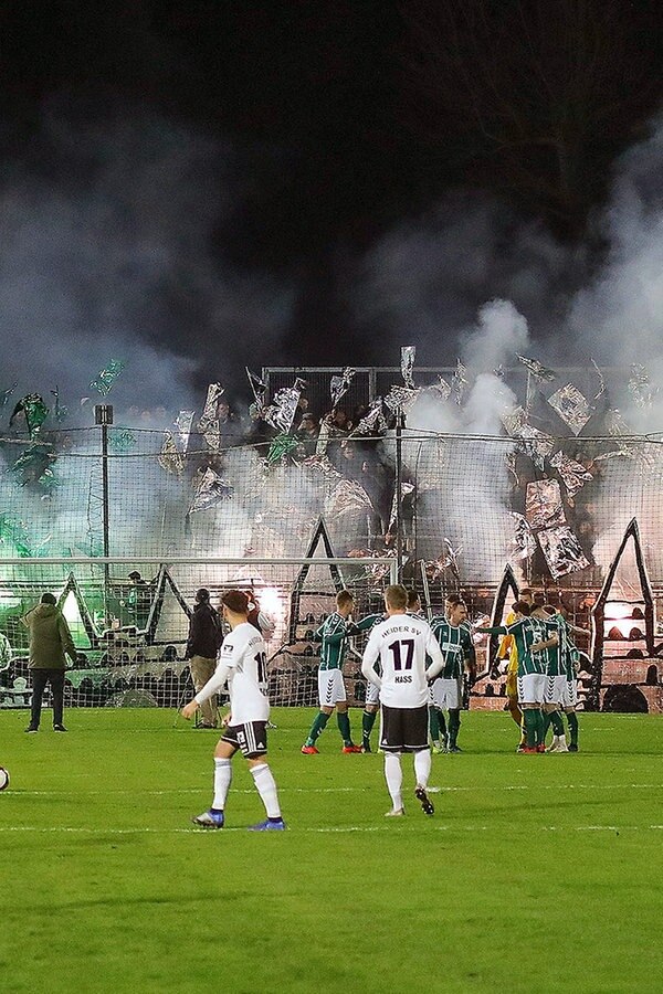 Nach Pyro-Eklat: Lübeck Befürchtet "Geisterspiel" | NDR.de - Sport ...