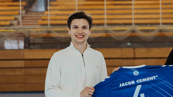 Ein Porträt von Paul Holzhacker (Handballer Rechtsaußen für den VfL Lübeck-Schwartau). © VfL Lübeck-Schwartau 