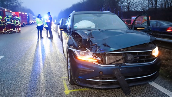 Ein Unfall auf der A23 zwischen Tornesch und Pinneberg. © Florian Sprenger 