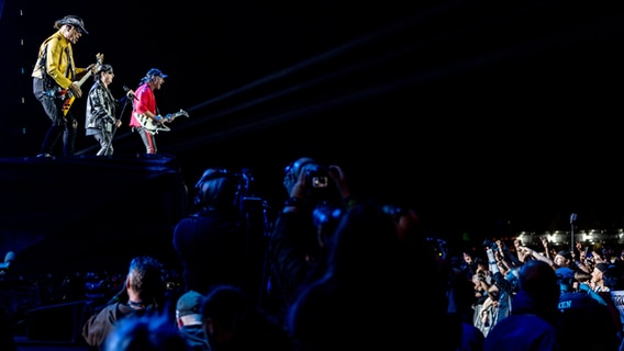 Die Scorpions bei einem Auftritt auf einer Konzertbühne. © dpa-Bildfunk Foto: Axel Heimken