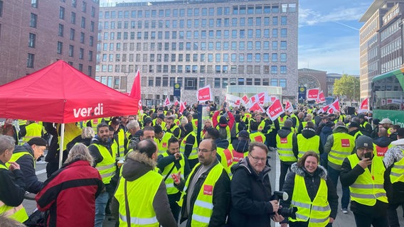 Eine ver.di Kundgebung am ZOB Kiel. © Onno Eick Foto: Onno Eick