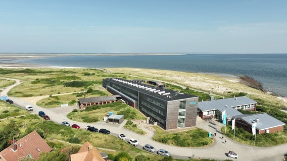 Eine Luftbildaufnahme des Alfred-Wegener-Instituts auf Sylt © NDR Foto: NDR Screenshot