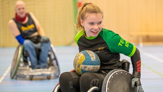Kandidat*in Mascha Mosel für den Preis "Behindertensportler*in des Jahes 2024" in Aktion © Behindertensportverband Niedersachsen Foto: Axel Herzig