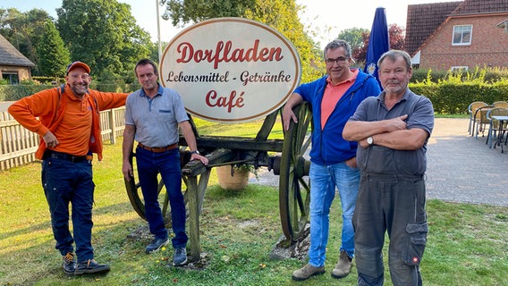 Schorse besucht auf der "Der beste Ort der Welt"-Tour Otersen. © NDR Foto: Bernd Drechsler