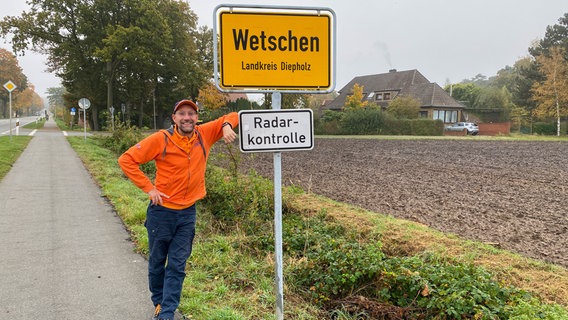 Auf der "Der beste Ort der Welt"-Tour besucht Schorse Wetschen. © NDR Foto: Bernd Drechsler