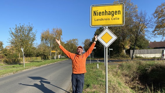 Schorse besucht auf der "Der beste Ort der Welt"-Tour Nienhagen. © NDR Foto: Bernd Drechsler